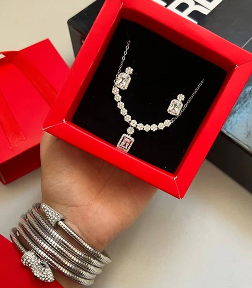 نیم ست جواهری طرح کلاسیک