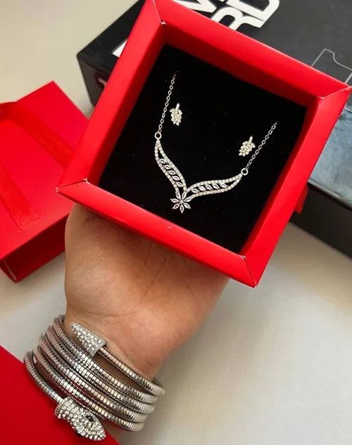 نیم ست جواهر طرح وی