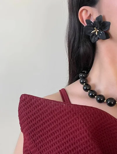 گوشواره گل مشکی