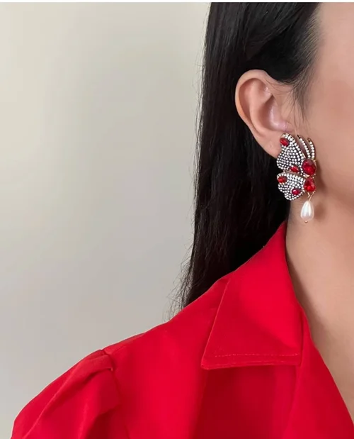 گوشواره جواهری قرمز طرح پروانه