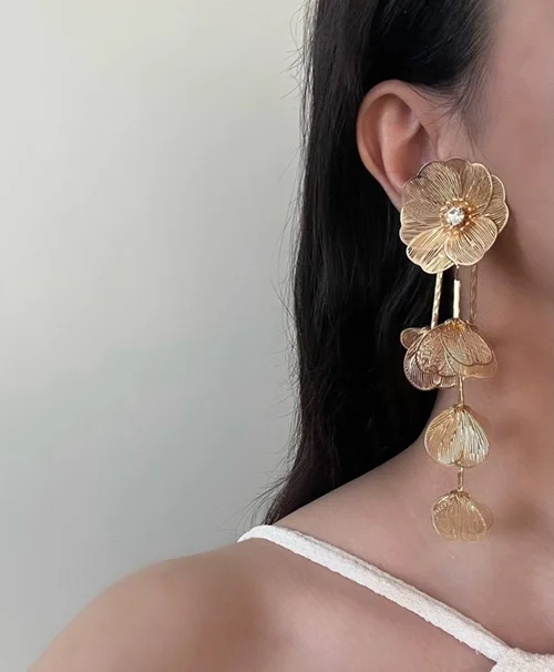 گوشواره گل طلایی