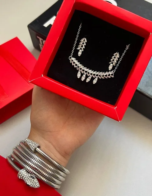 نیم ست جواهری طرح برگ (Leaf Design Necklace)