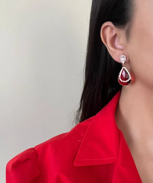 گوشواره جواهری قرمز طرح اشک