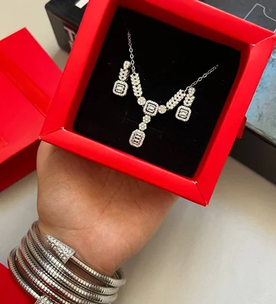 نیم ست جواهری طرح مربع