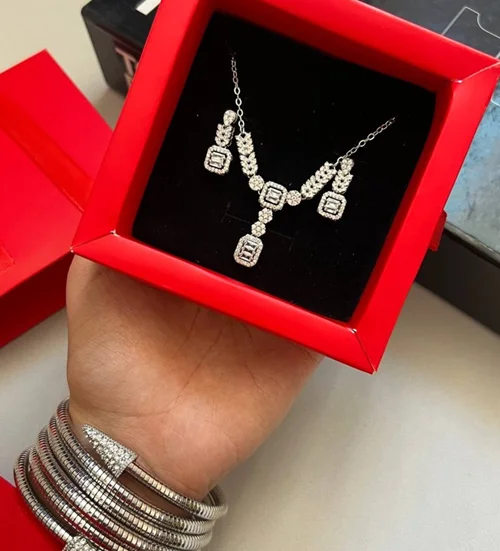 نیم ست جواهری طرح مربع