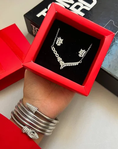 نیم ست جواهری  طرح وی مدرن