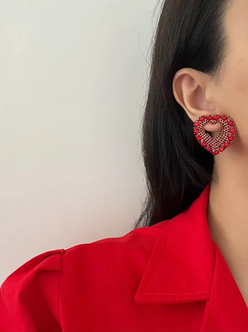 گوشواره جواهری قرمز طرح قلبی
