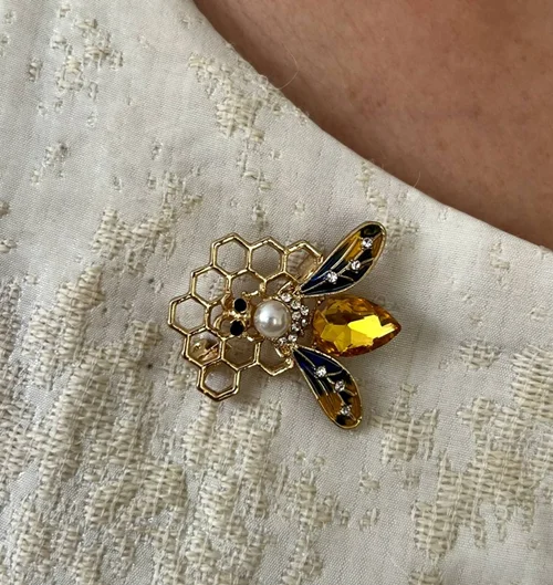 گل سینه طرح زنبور عسل