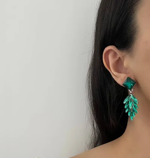 گوشواره جواهری سبز طرح خوشه